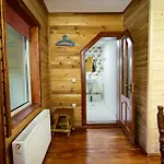 Eco Centr Zrub 宾馆 *